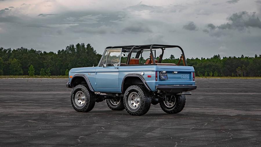  Ford Bronco by Velocity Restorations 1973 года  (фото 7 из 23)